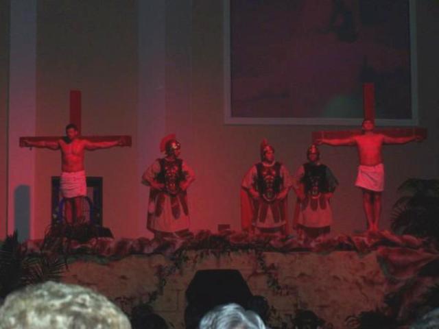 passion_play_08_chris_middle.jpg